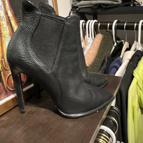 LV Ankle boots - Picture 1 of 4
